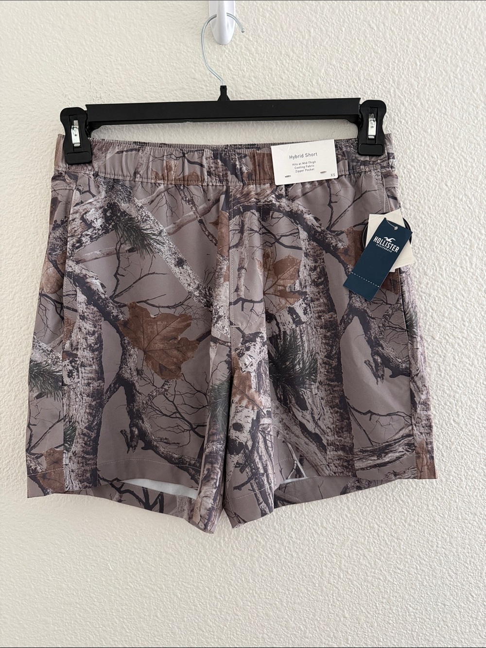 Hollister Men's Brown and Gray Tree Camo Hybrid Shorts XS